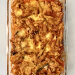 paradicsomos rakott teljes kiőrlésű penne olvadt mozzarellával a tetején