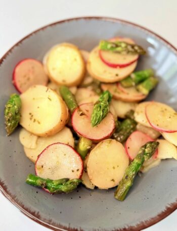 citromos újburgonya saláta zöld spárgával és friss retekkel