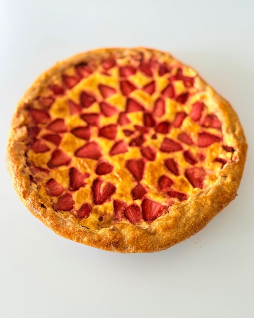 Rusztikus epres-mascarponés galette teljes kiőrlésű, görög joghurtos tésztával